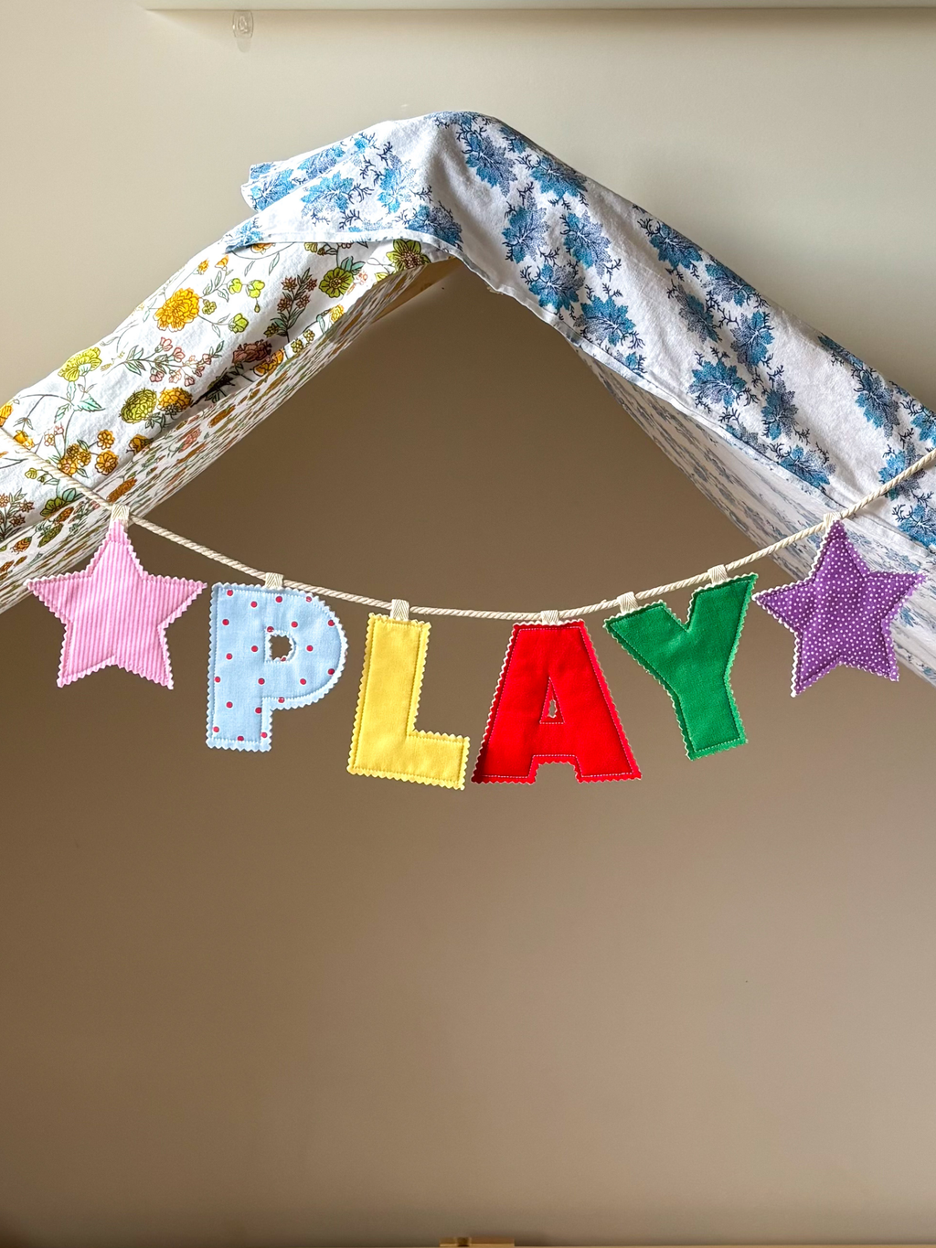 PLAY Garland