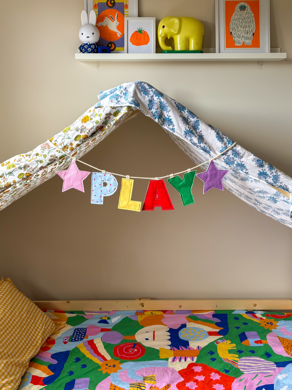 PLAY Garland